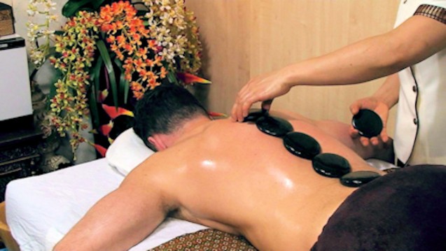 traditionele Hotstone massage-2 bij Chokdee Massage in Alkmaar traditionele Hotstone massage-2 bij Chokdee Massage in Alkmaar